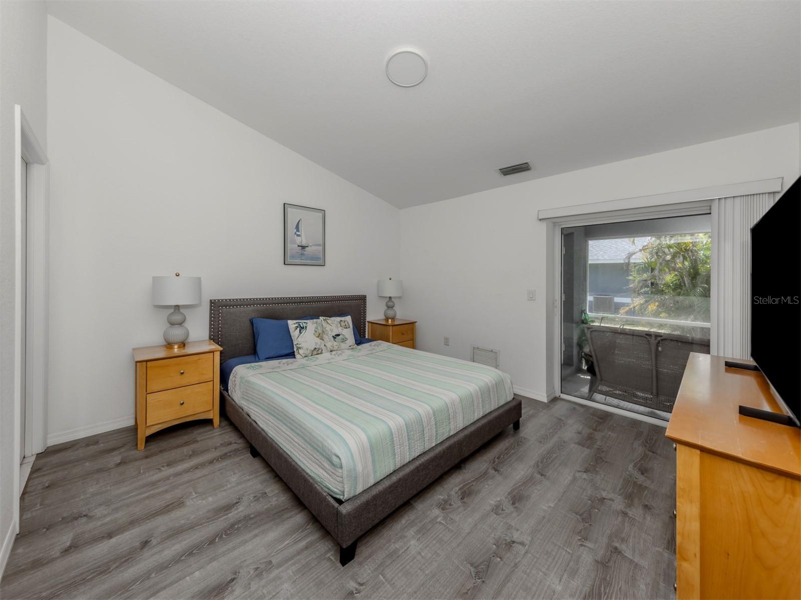 Image 17 of 32 For 209 Boundary Boulevard 212