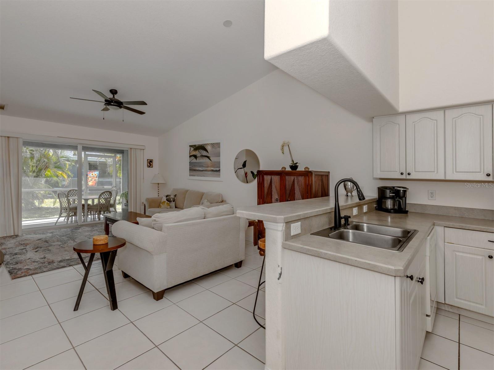 Image 8 of 32 For 209 Boundary Boulevard 212