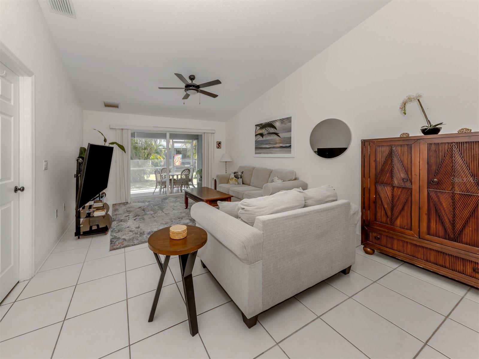 Image 9 of 32 For 209 Boundary Boulevard 212