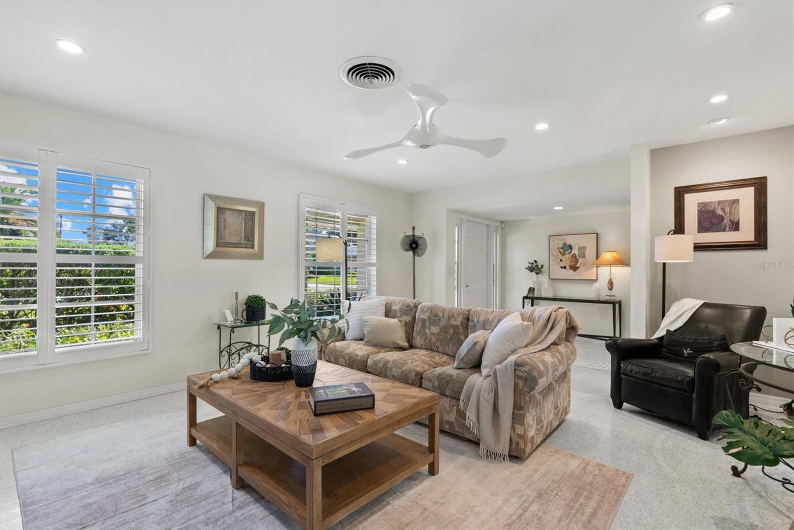 Image 10 of 53 For 405 Park Boulevard N