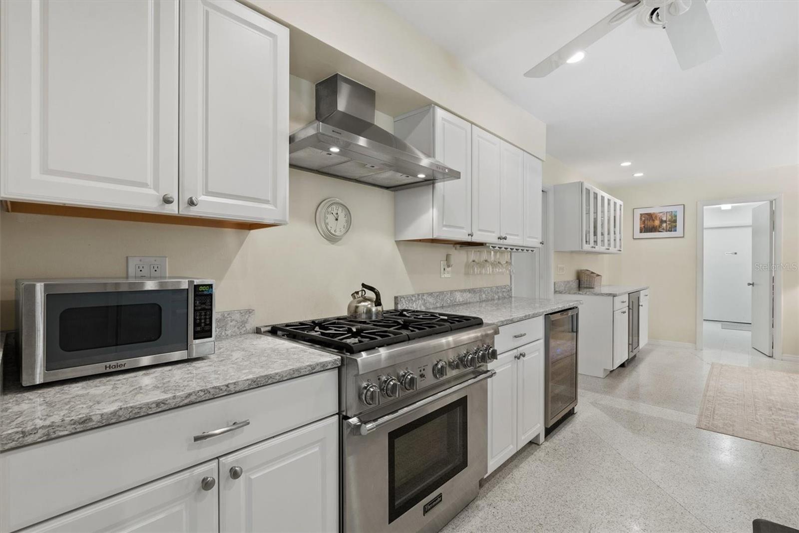 Image 13 of 53 For 405 Park Boulevard N