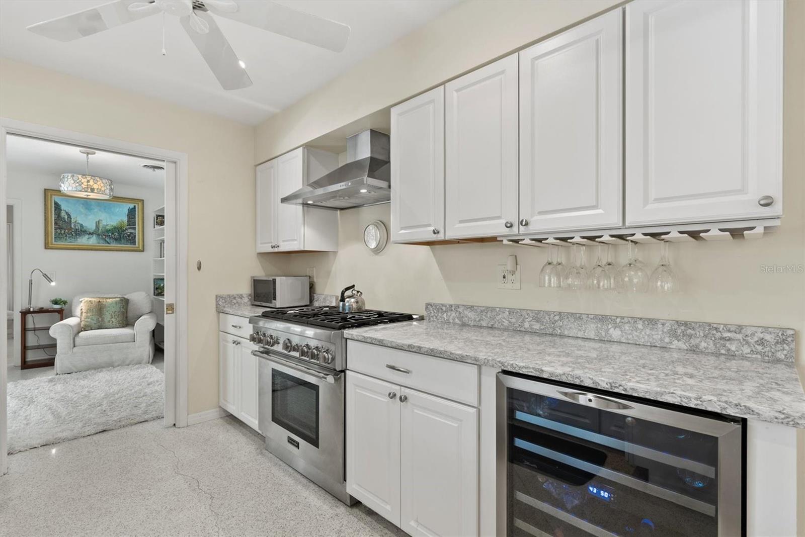 Image 14 of 53 For 405 Park Boulevard N