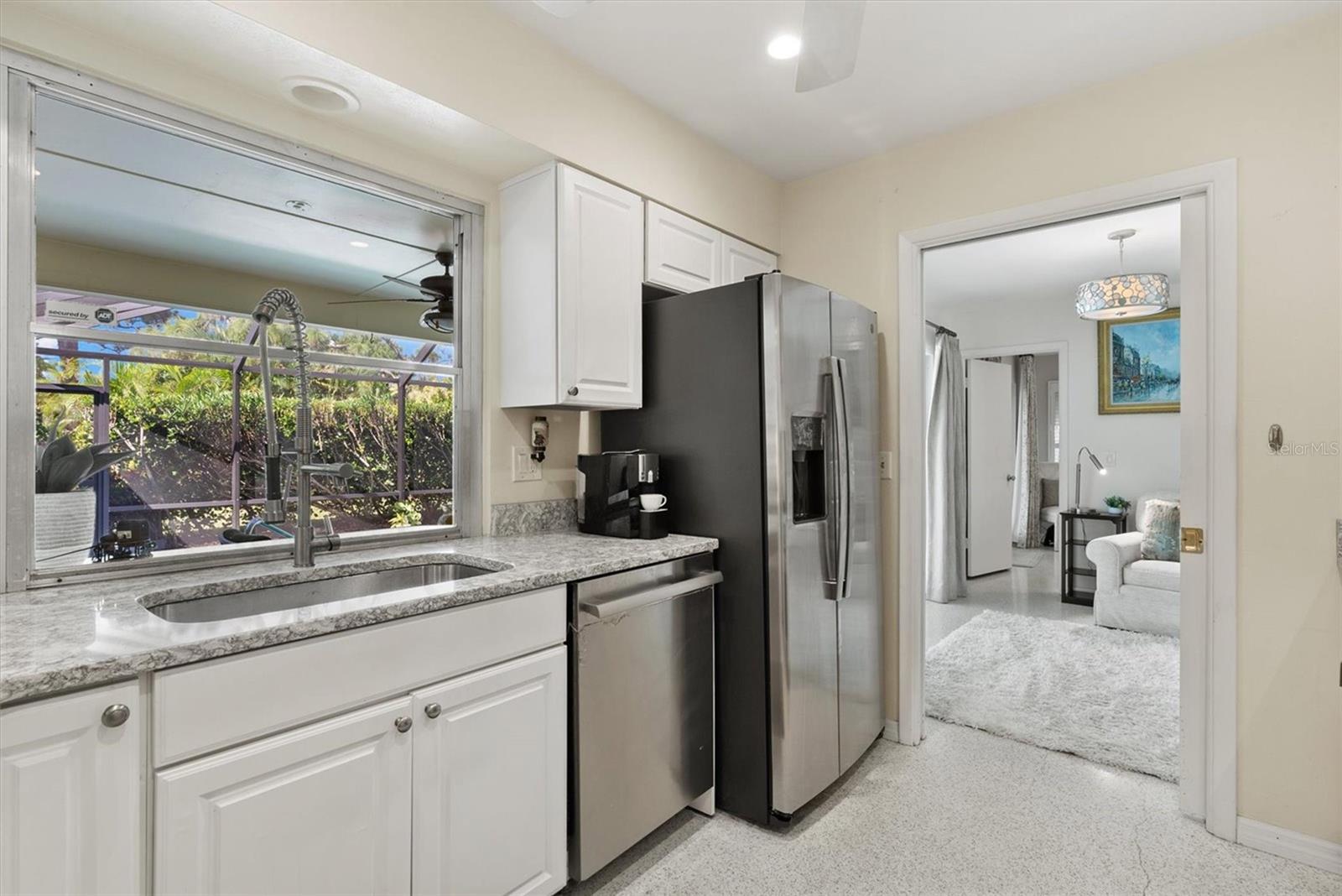 Image 15 of 53 For 405 Park Boulevard N
