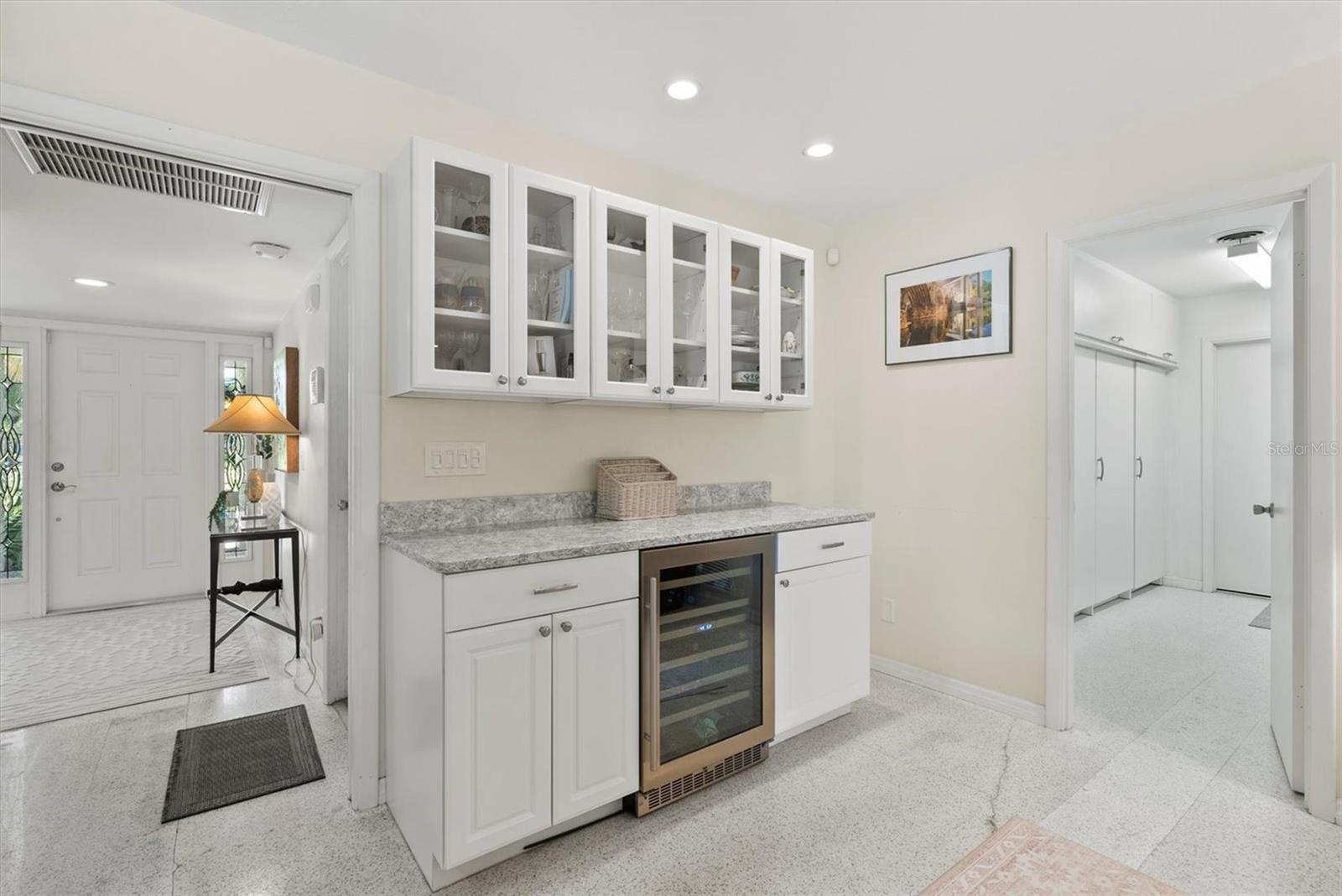 Image 16 of 53 For 405 Park Boulevard N