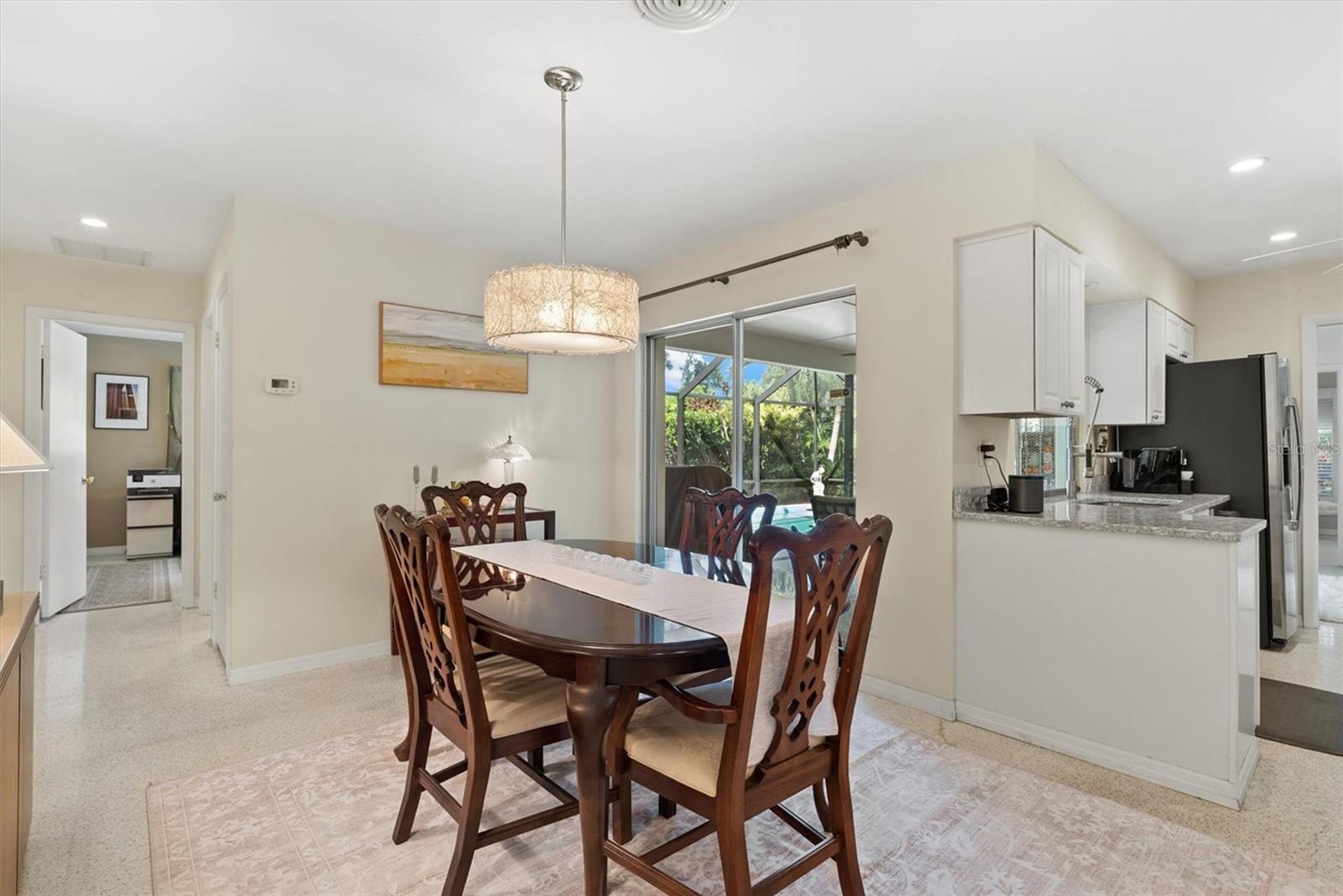 Image 17 of 53 For 405 Park Boulevard N