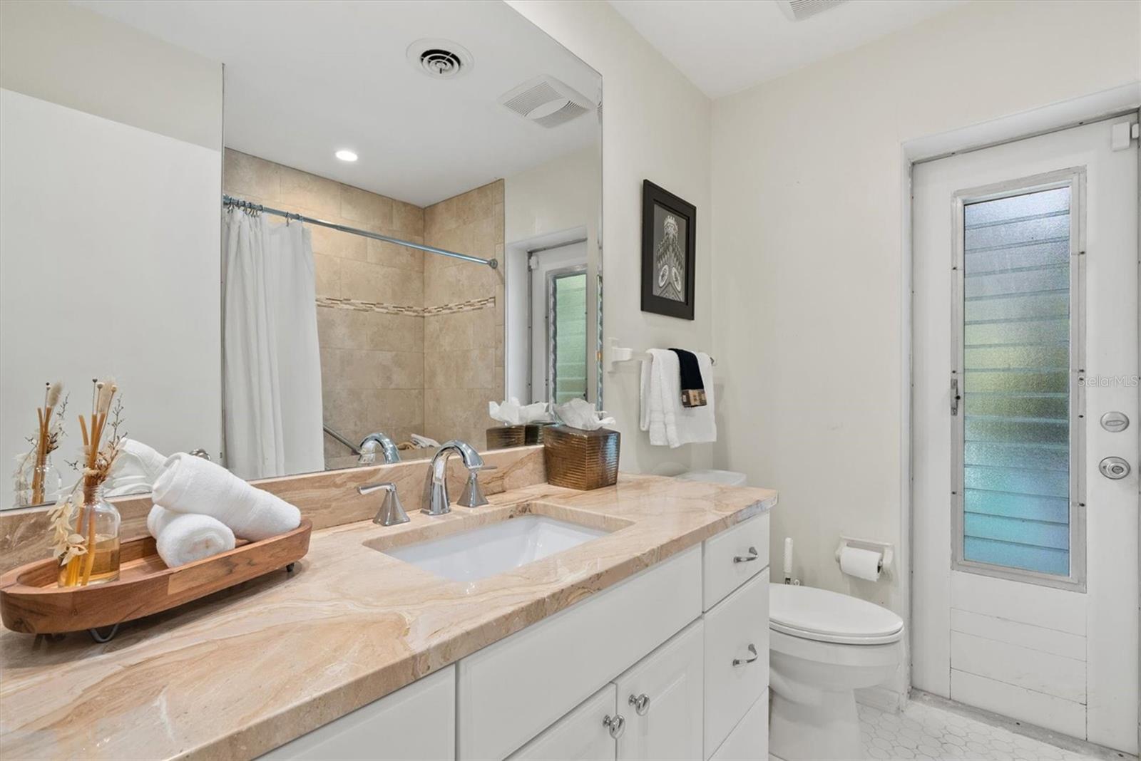 Image 27 of 53 For 405 Park Boulevard N