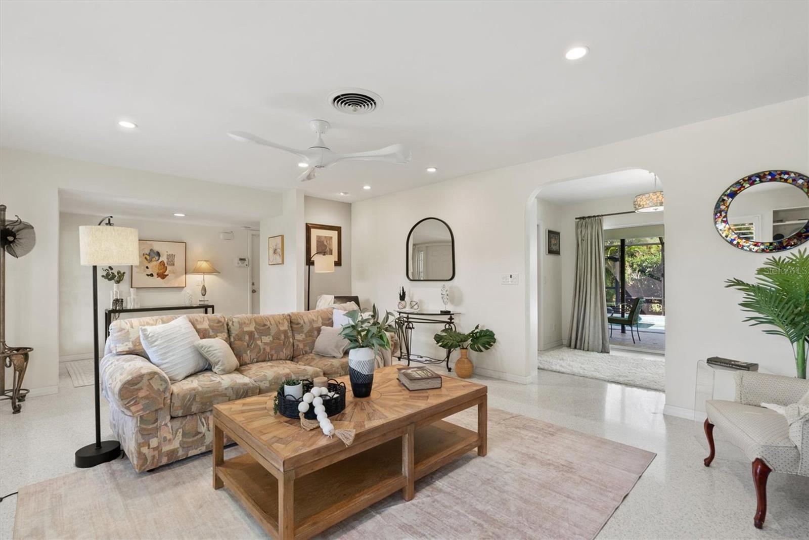 Image 3 of 53 For 405 Park Boulevard N