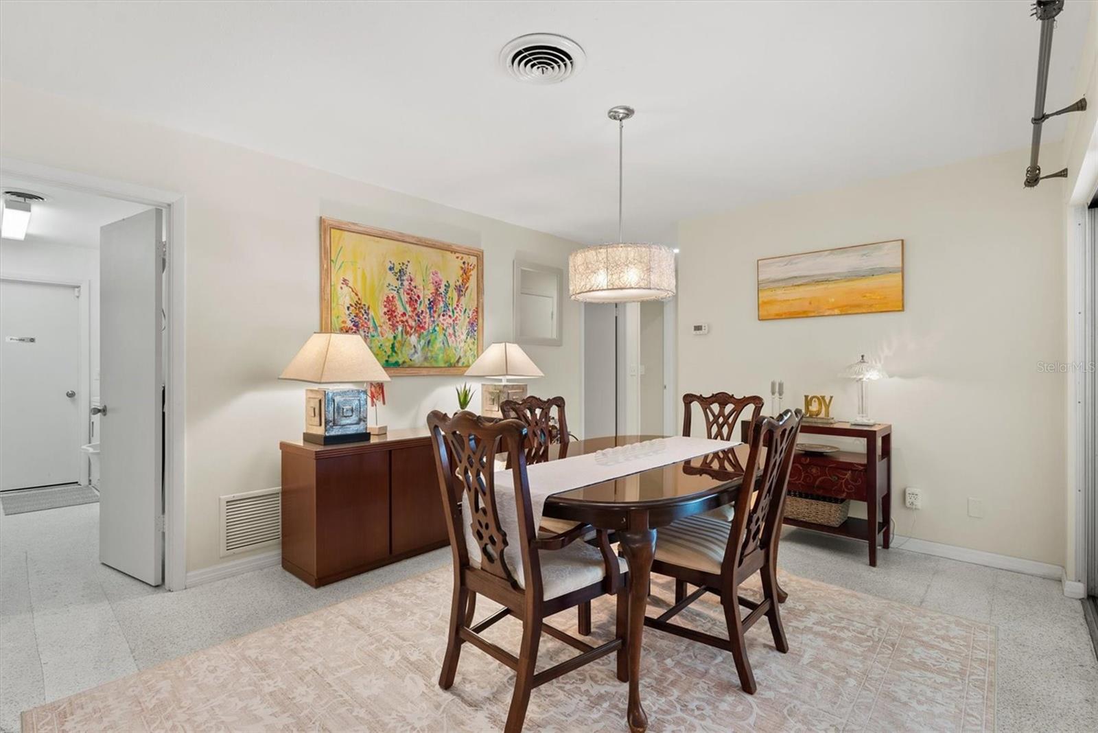 Image 4 of 53 For 405 Park Boulevard N