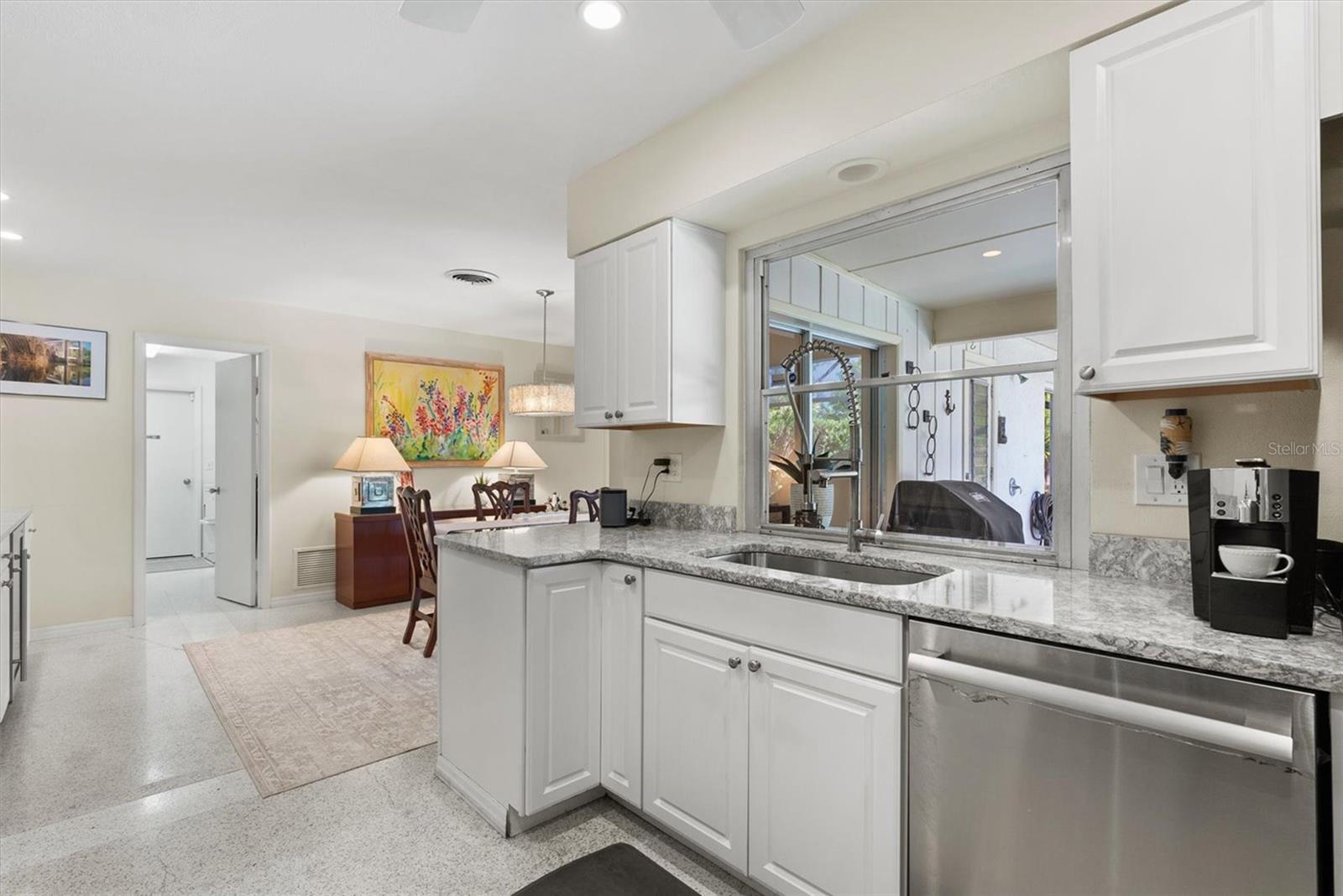 Image 5 of 53 For 405 Park Boulevard N