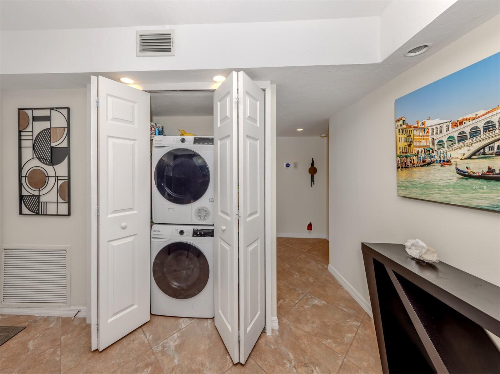 Image 26 of 69 For 1150 Tarpon Center Drive 608 (6-h)