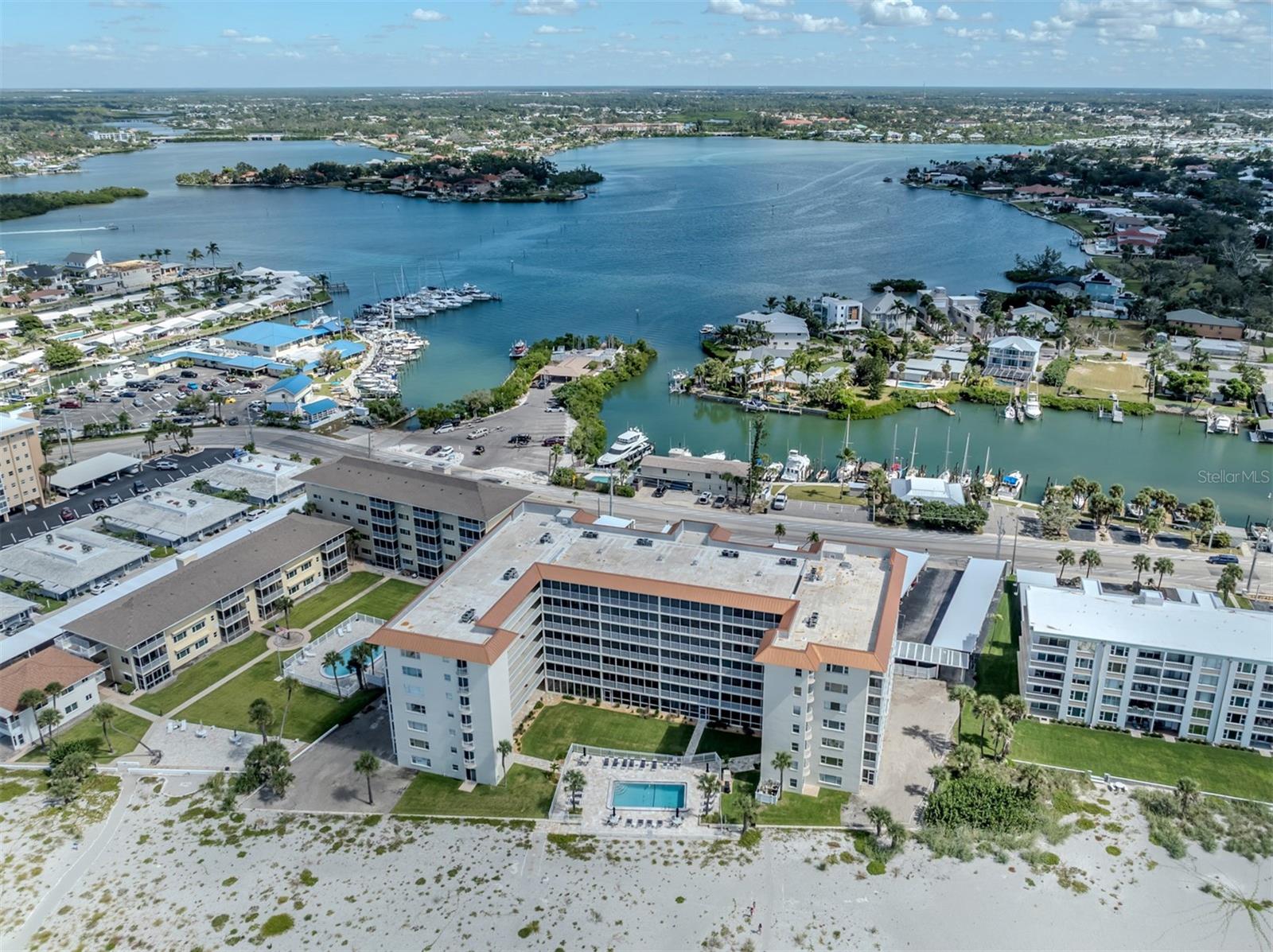 Image 37 of 69 For 1150 Tarpon Center Drive 608 (6-h)