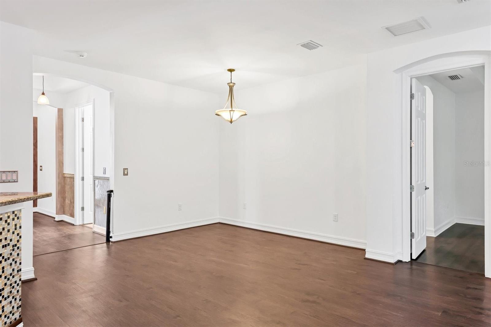 Image 16 of 33 For 1069 Bluffwood Drive