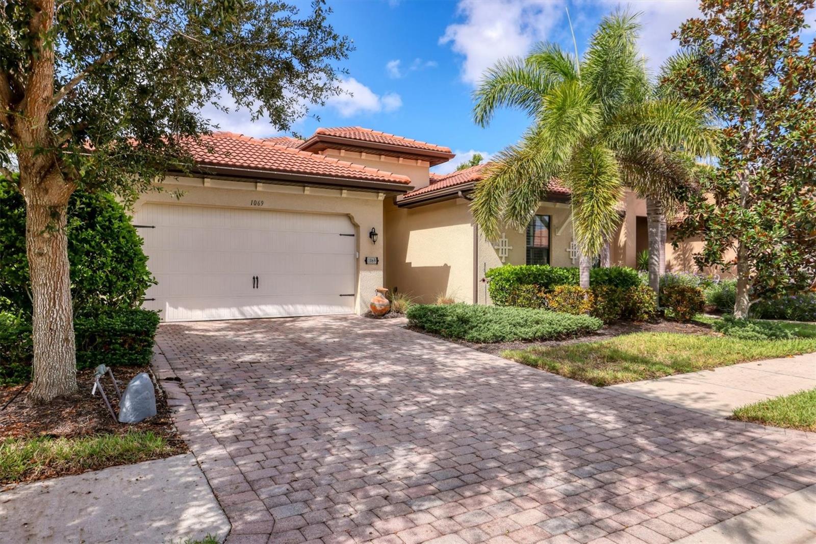Image 2 of 33 For 1069 Bluffwood Drive
