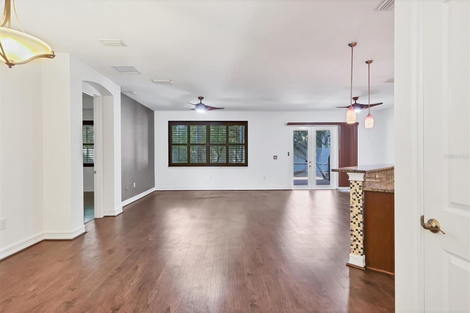 Image 5 of 33 For 1069 Bluffwood Drive