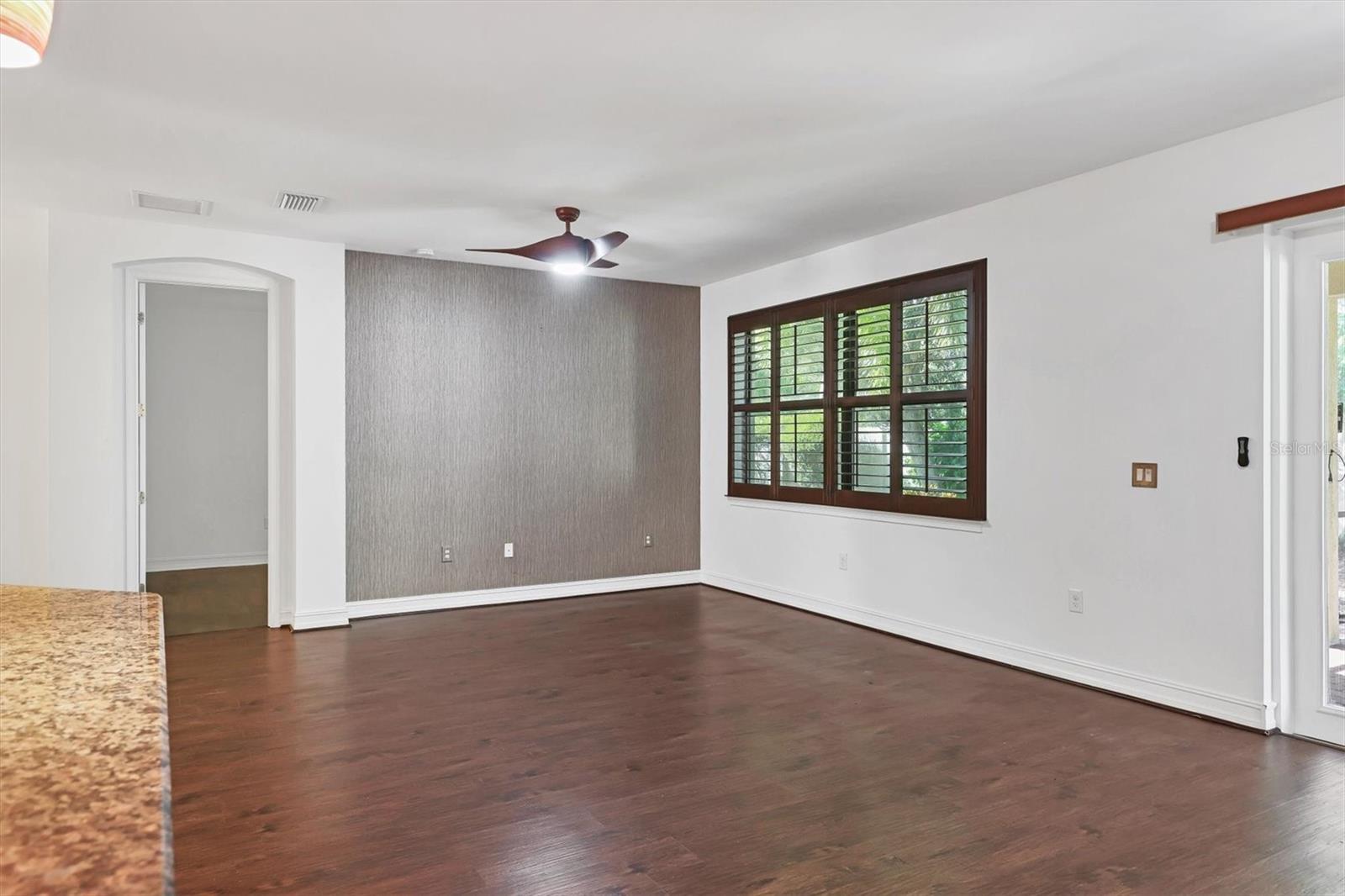 Image 8 of 33 For 1069 Bluffwood Drive