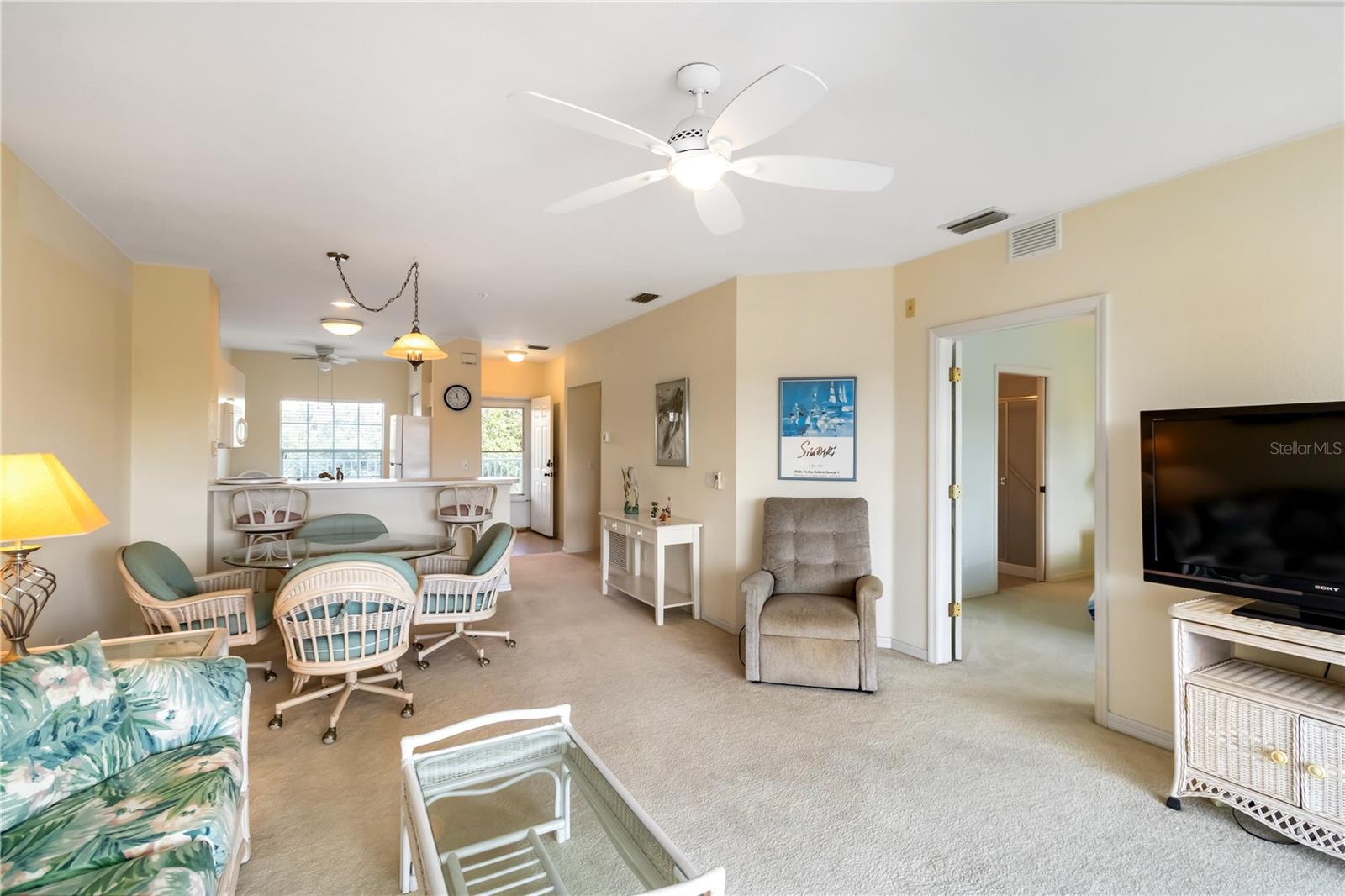 Image 14 of 35 For 19385 Water Oak Drive 302