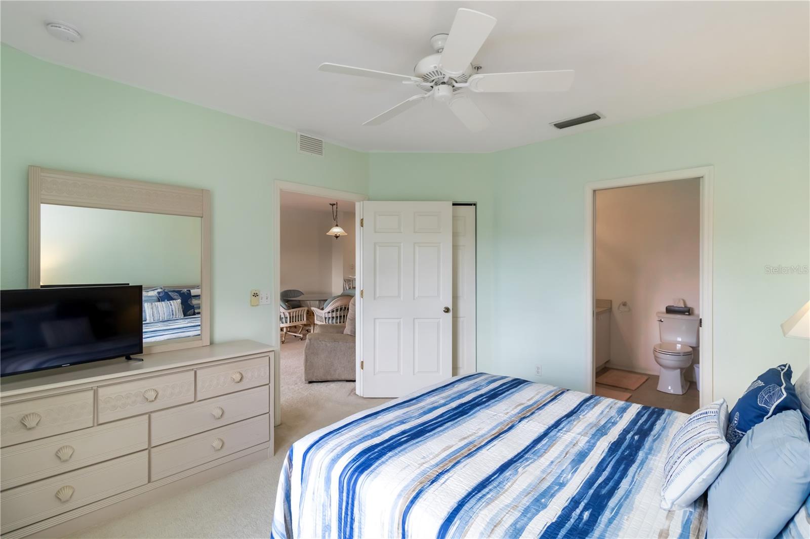 Image 22 of 35 For 19385 Water Oak Drive 302