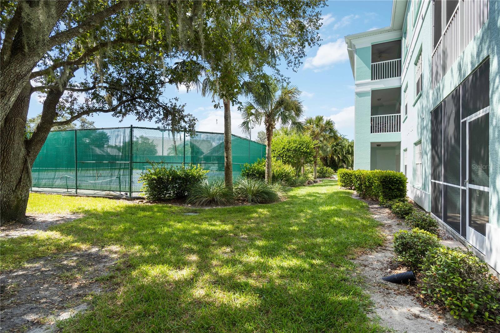 Image 30 of 35 For 19385 Water Oak Drive 302