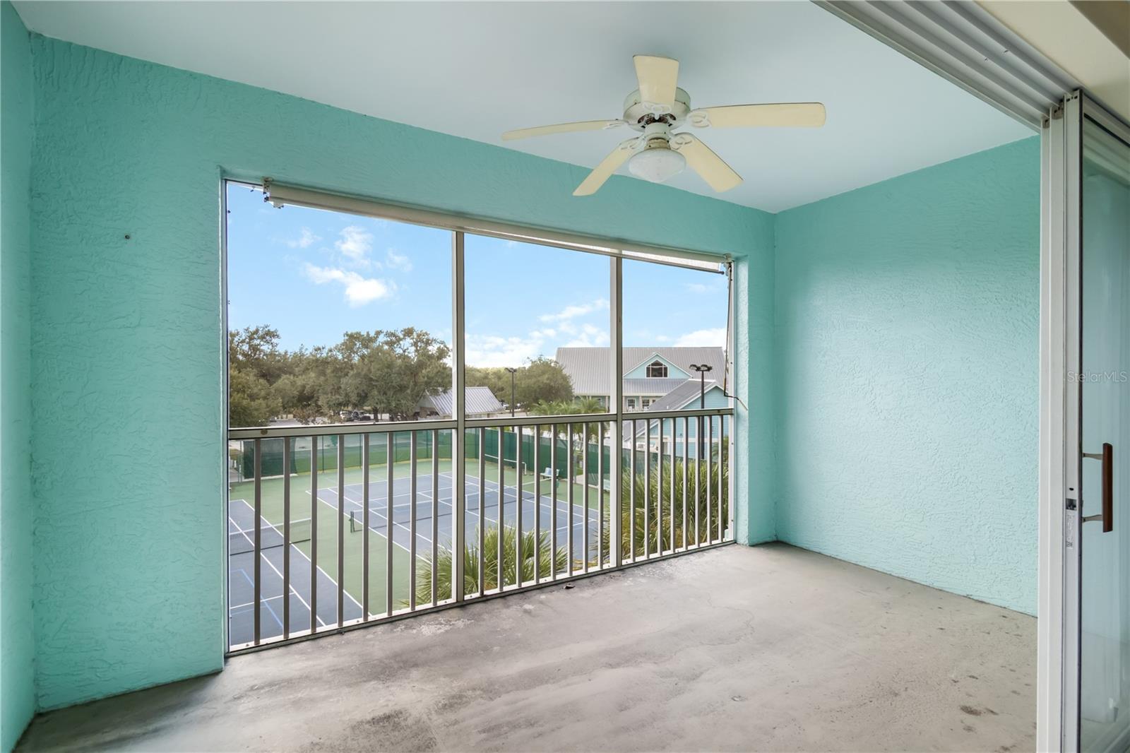 Image 5 of 35 For 19385 Water Oak Drive 302