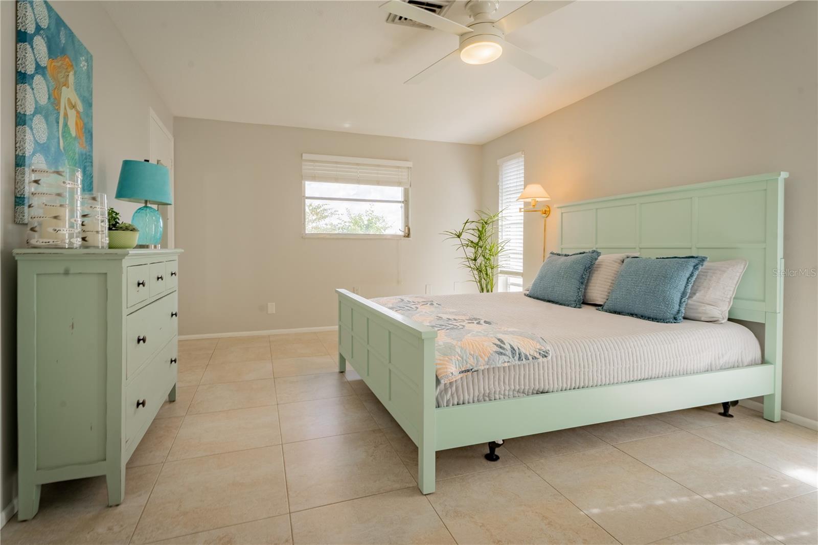 Image 19 of 40 For 1339 Cambridge Drive