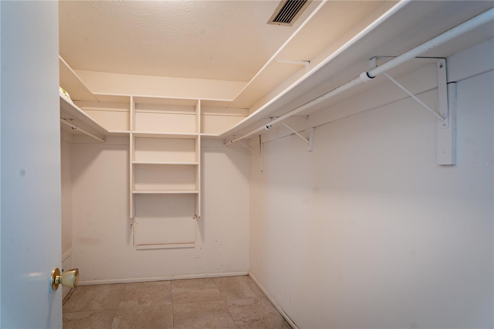 Image 21 of 40 For 1339 Cambridge Drive