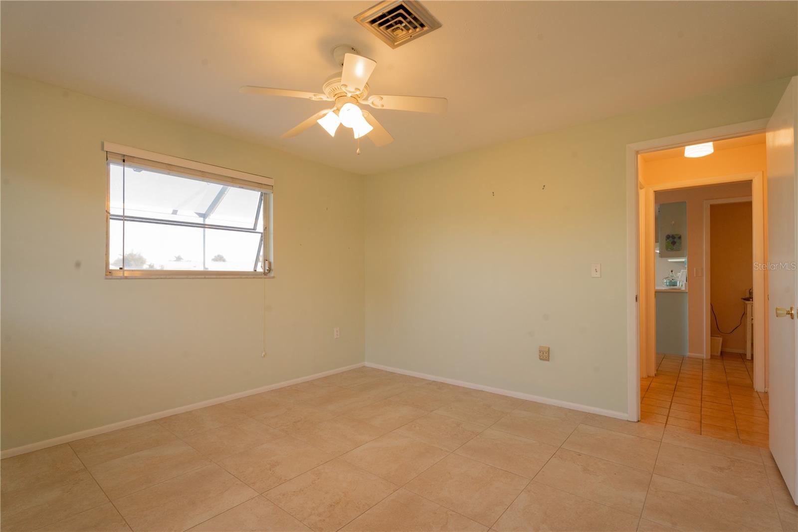 Image 23 of 40 For 1339 Cambridge Drive