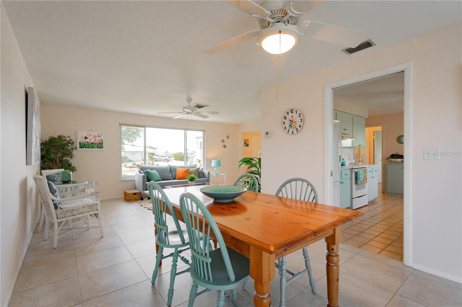 Image 8 of 40 For 1339 Cambridge Drive