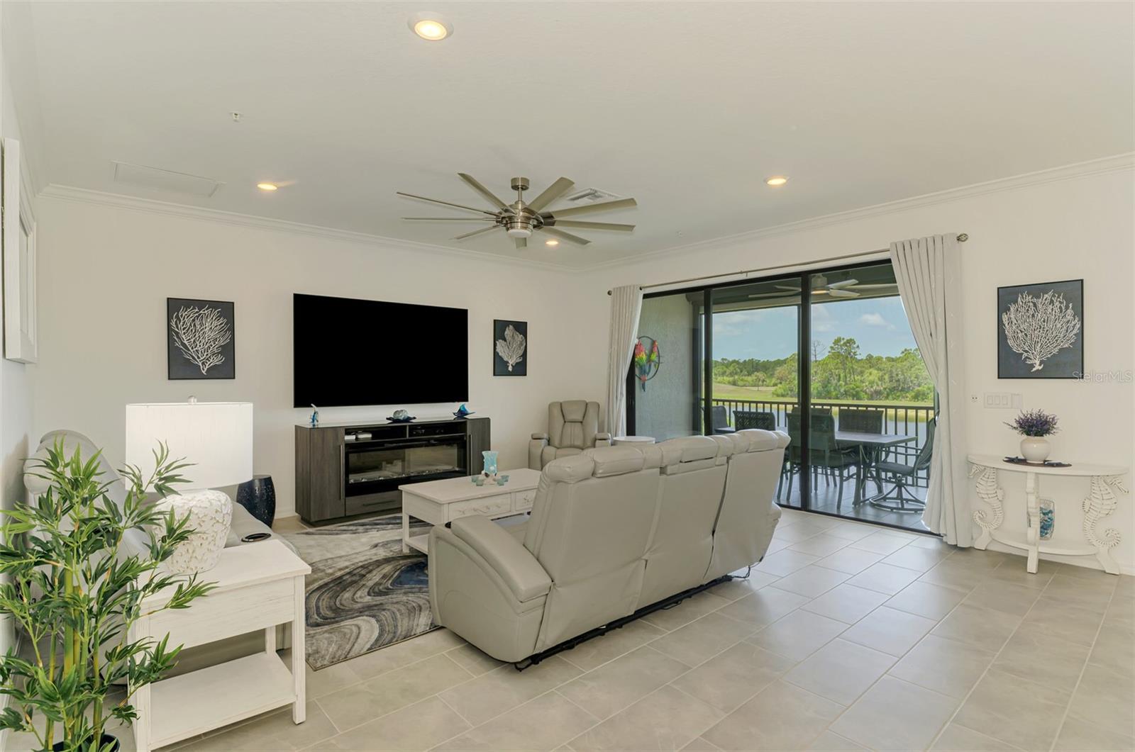 Image 16 of 92 For 10213 Staggerbush Drive 202