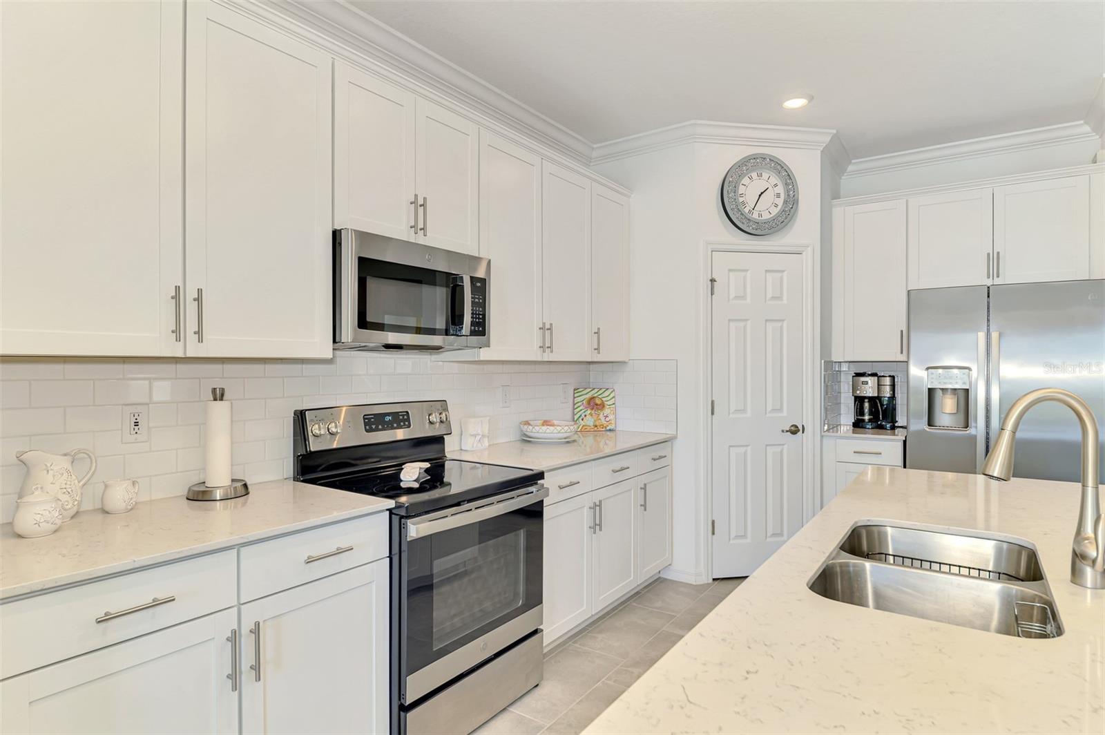 Image 25 of 92 For 10213 Staggerbush Drive 202