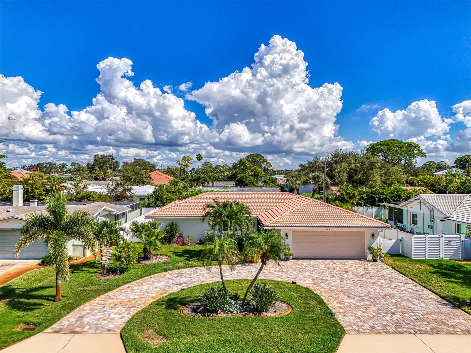 Details for 829 Harbor Drive S, VENICE, FL 34285