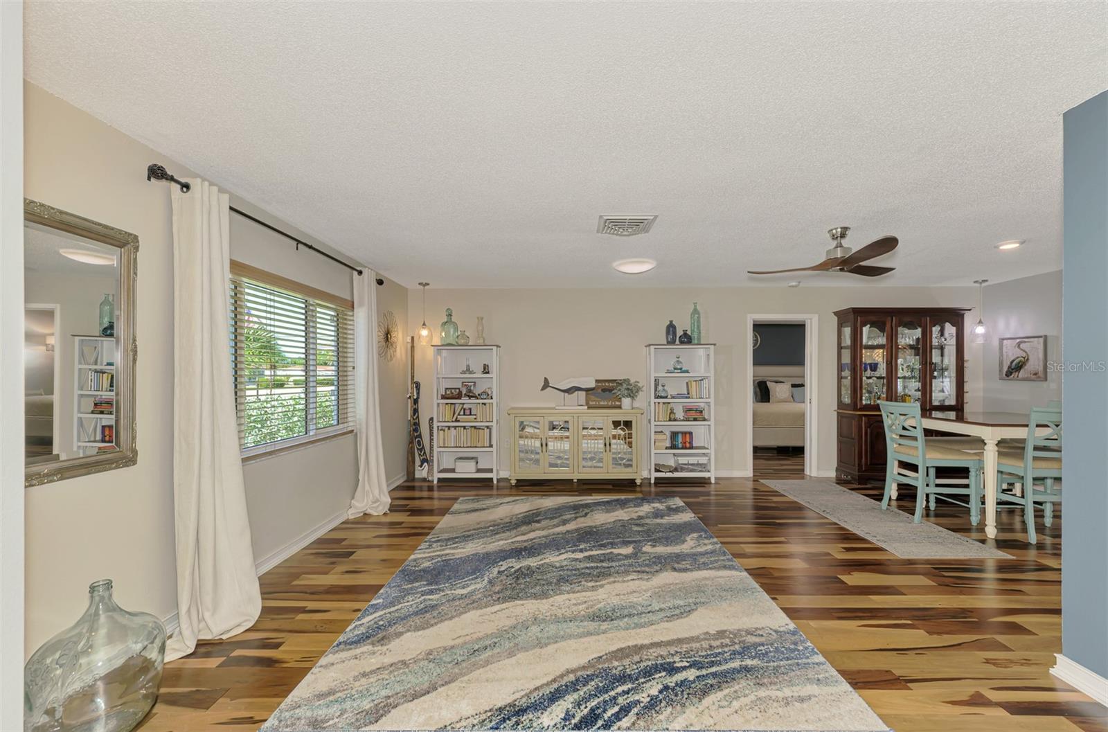 Image 12 of 100 For 829 Harbor Drive S