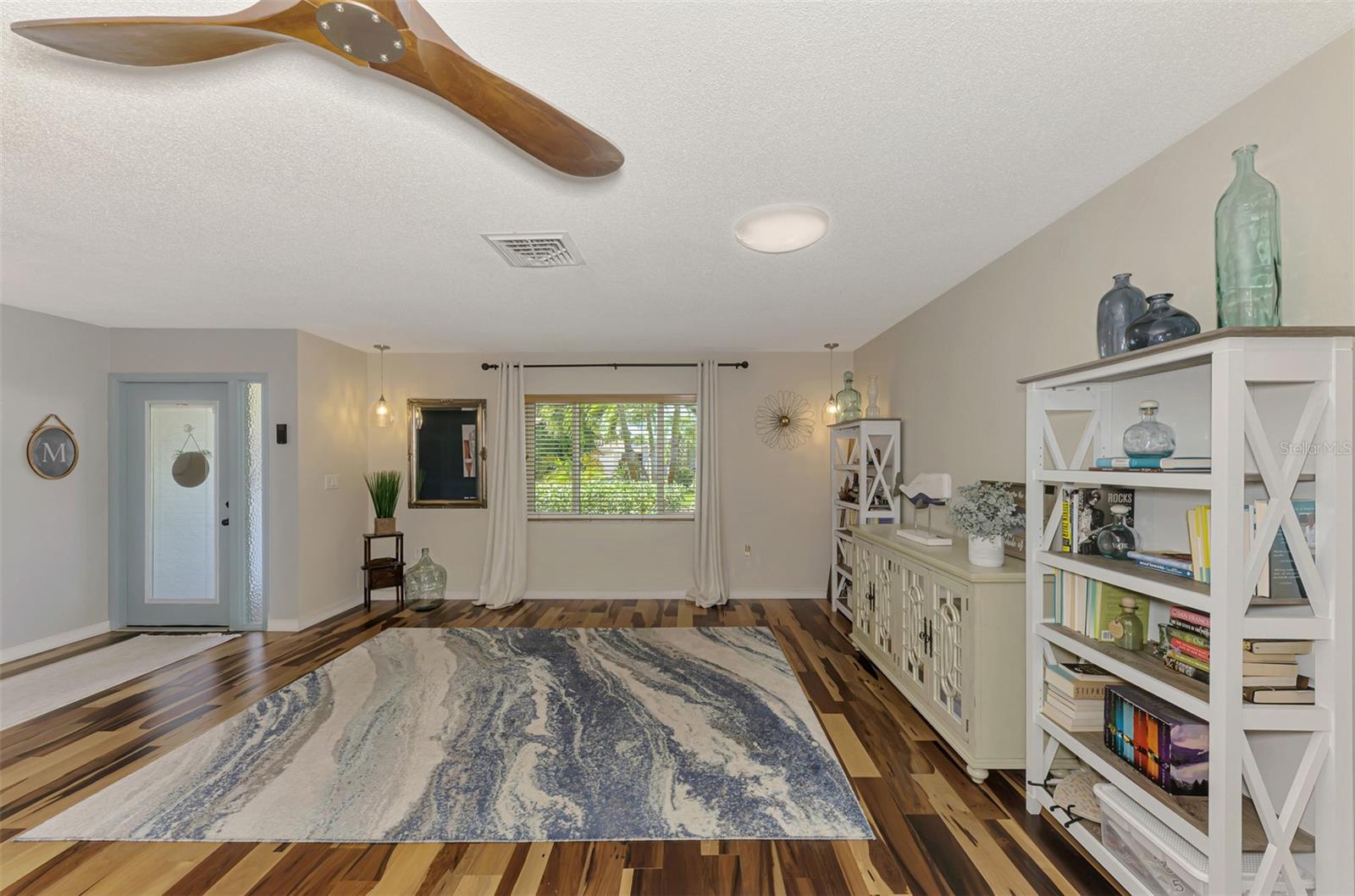 Image 14 of 100 For 829 Harbor Drive S