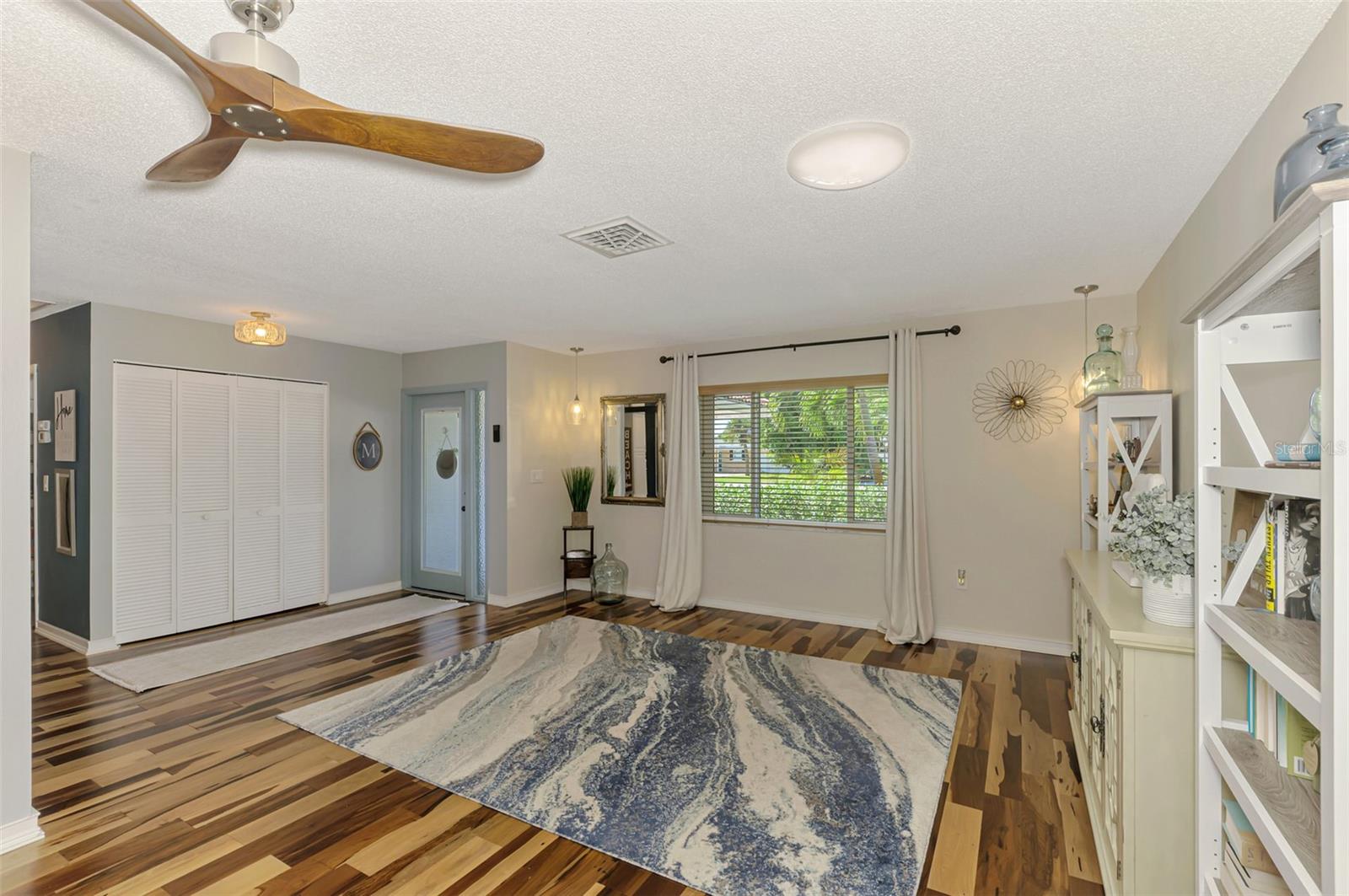 Image 15 of 100 For 829 Harbor Drive S