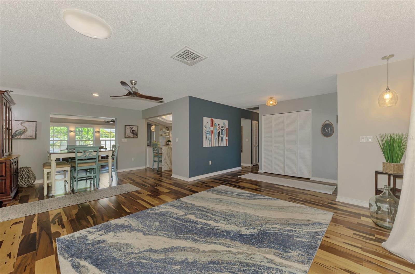 Image 16 of 100 For 829 Harbor Drive S