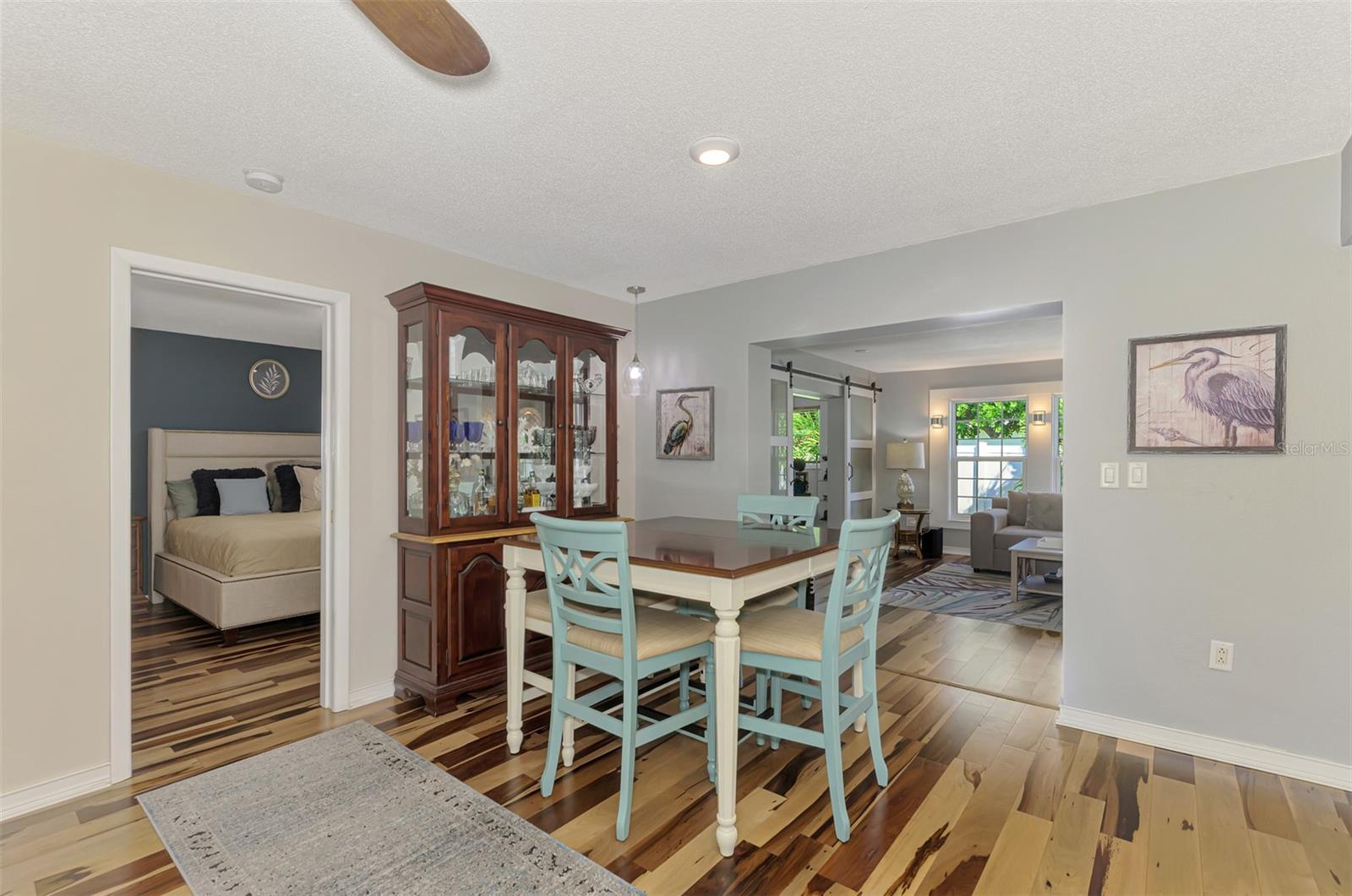 Image 17 of 100 For 829 Harbor Drive S