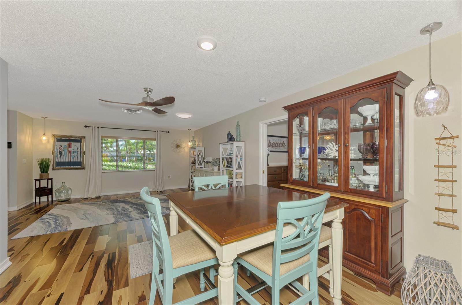 Image 18 of 100 For 829 Harbor Drive S