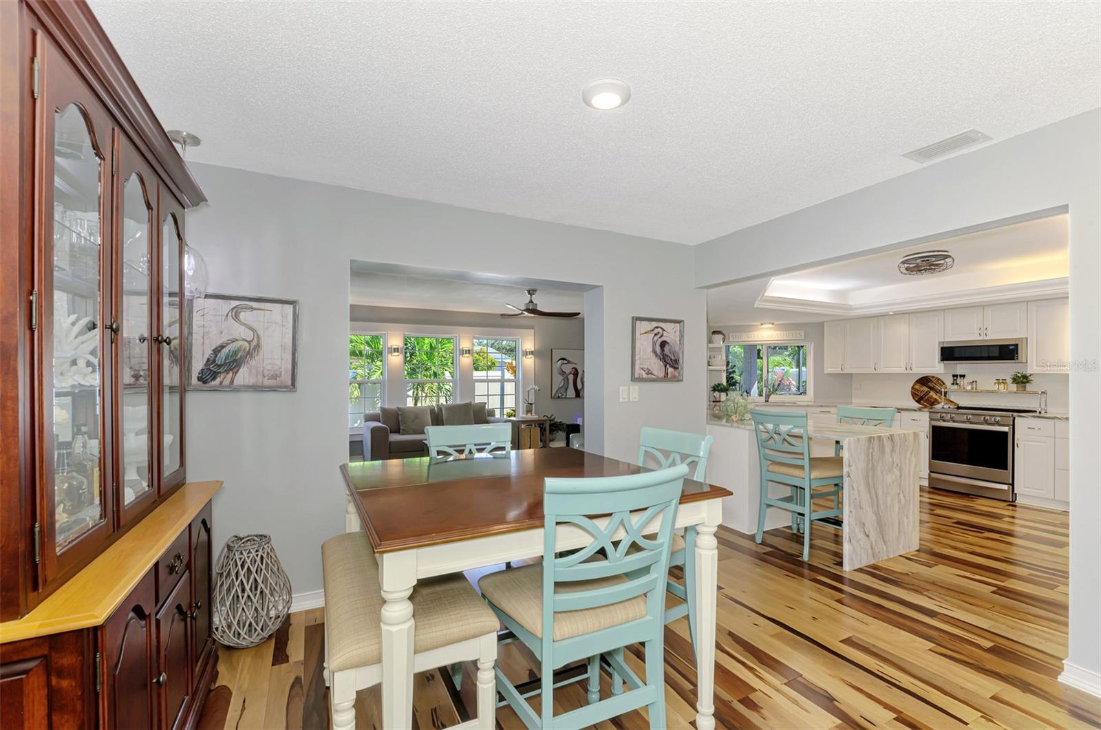 Image 19 of 100 For 829 Harbor Drive S