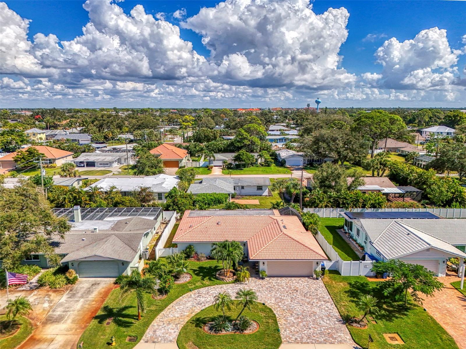 Image 2 of 100 For 829 Harbor Drive S