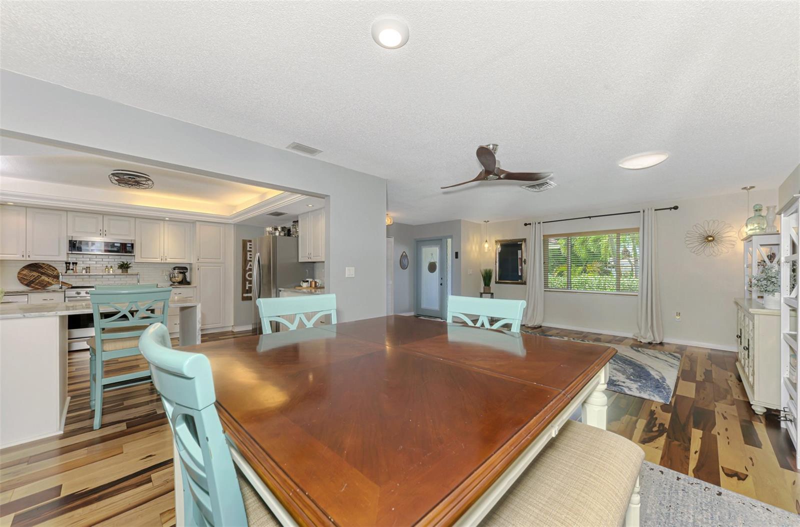 Image 20 of 100 For 829 Harbor Drive S