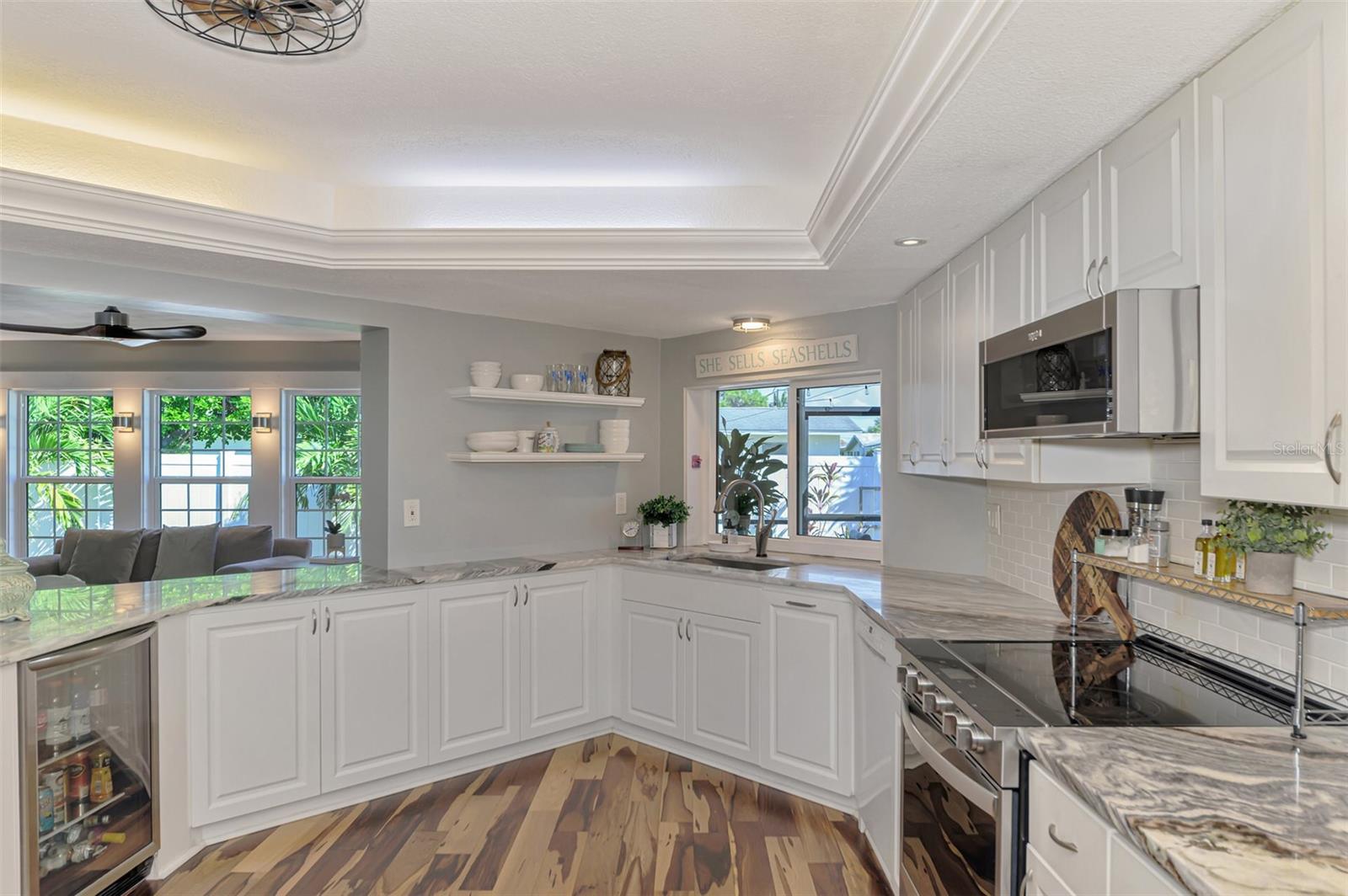 Image 21 of 100 For 829 Harbor Drive S