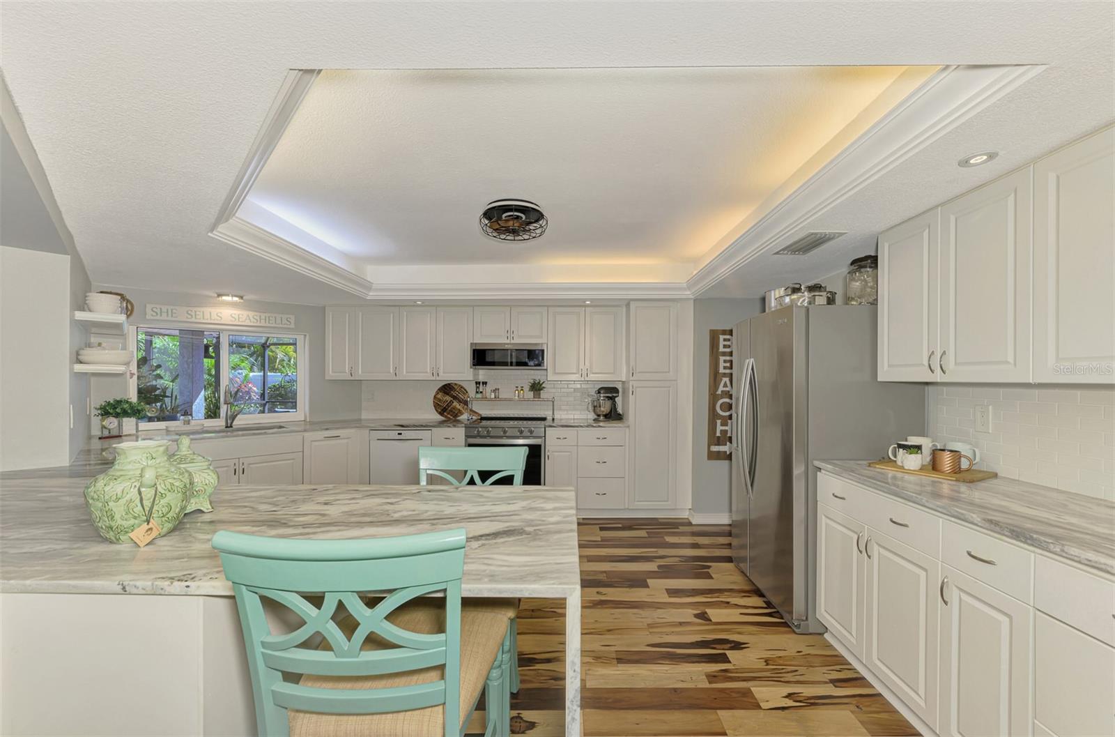 Image 23 of 100 For 829 Harbor Drive S