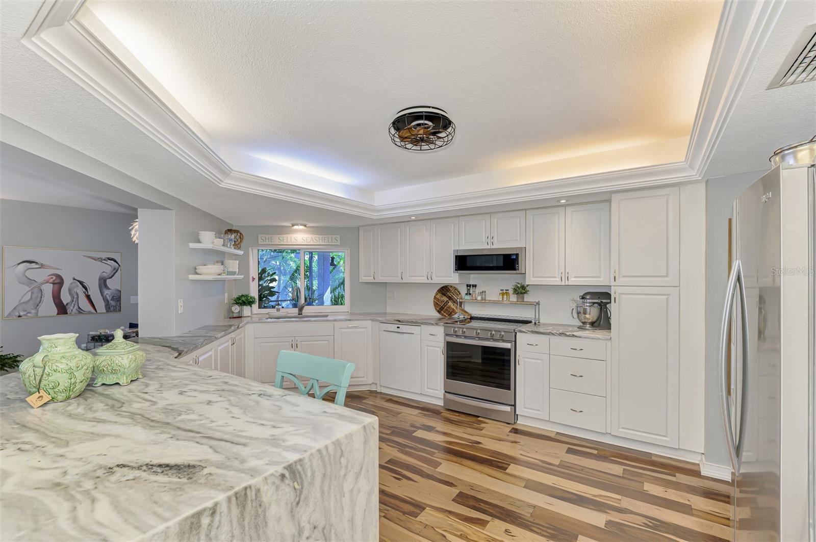 Image 24 of 100 For 829 Harbor Drive S