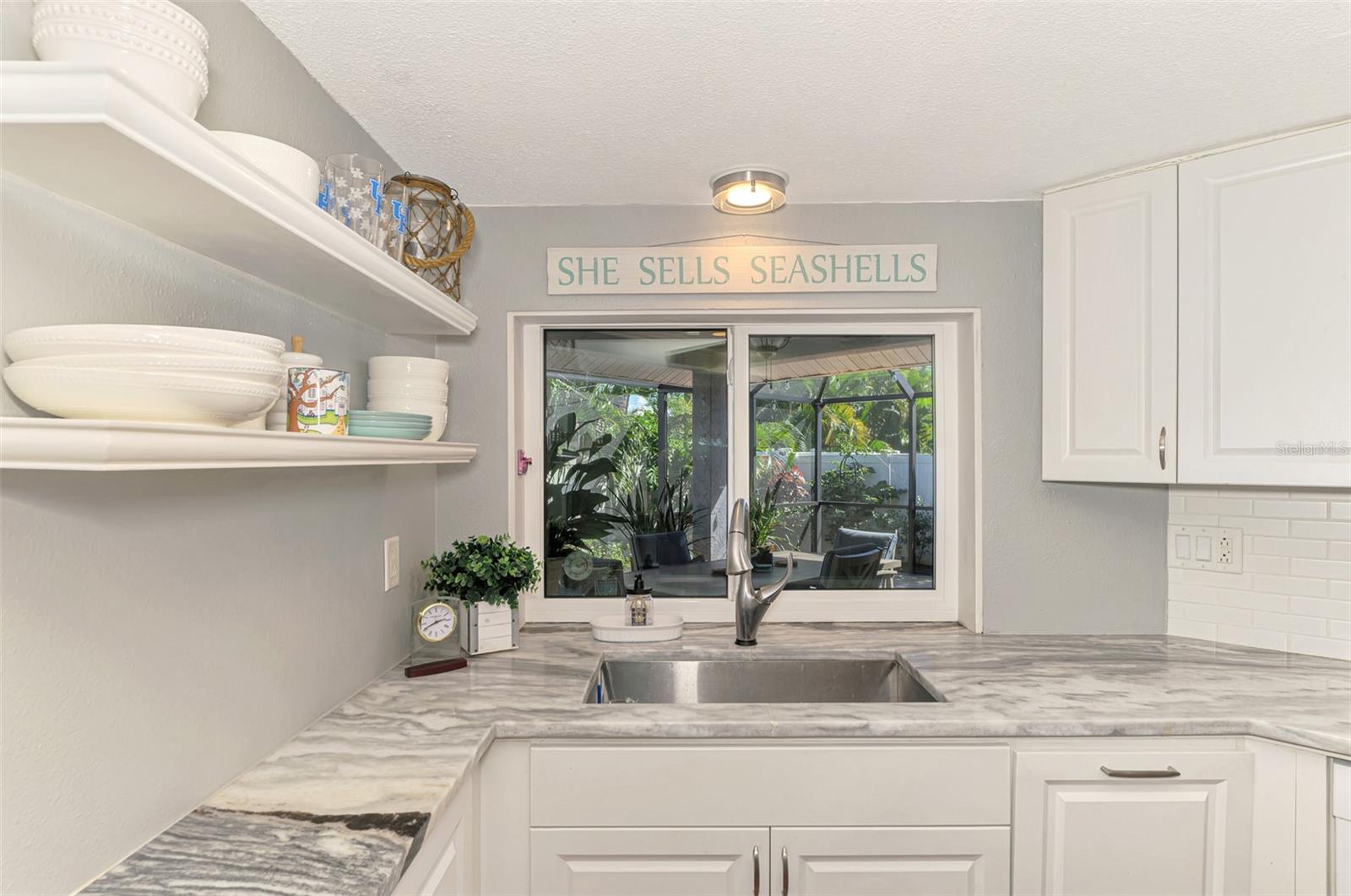 Image 28 of 100 For 829 Harbor Drive S