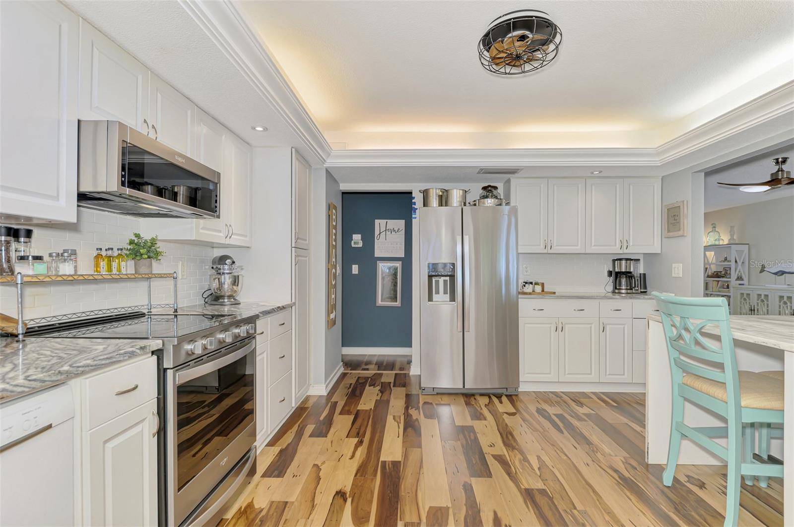 Image 29 of 100 For 829 Harbor Drive S