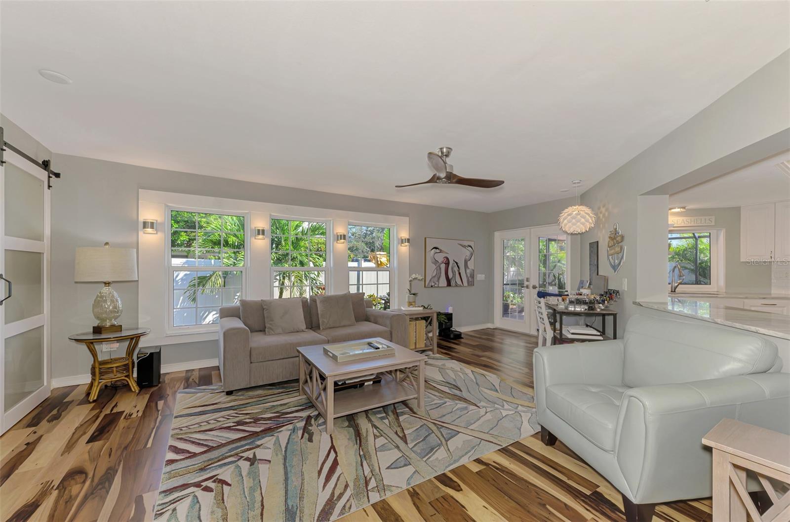 Image 32 of 100 For 829 Harbor Drive S