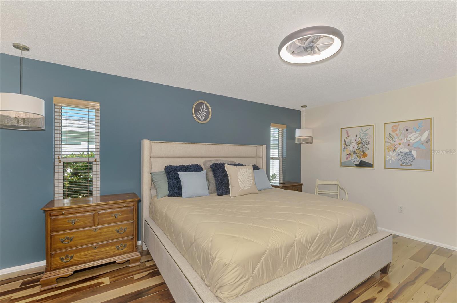 Image 39 of 100 For 829 Harbor Drive S