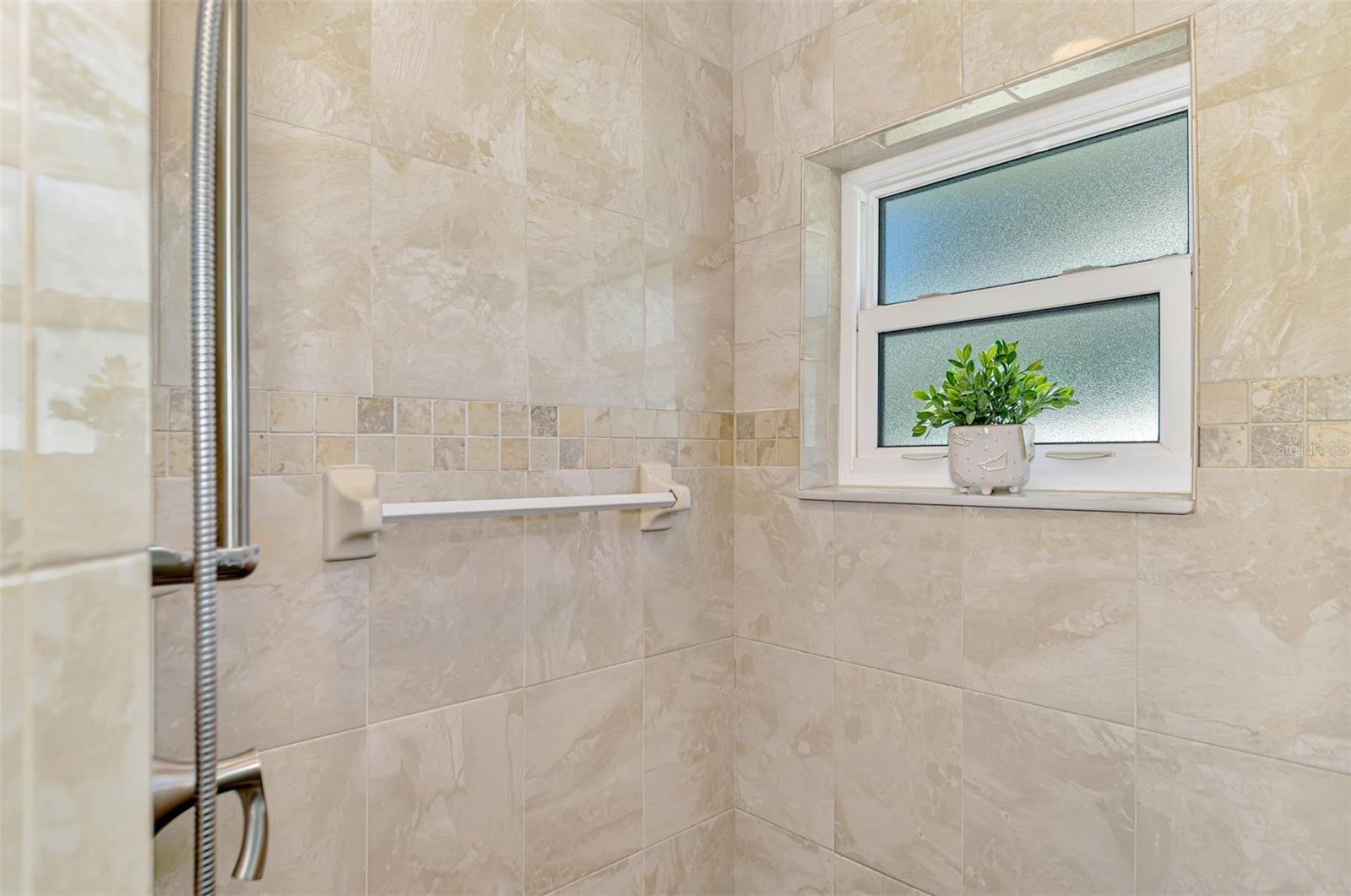 Image 45 of 100 For 829 Harbor Drive S