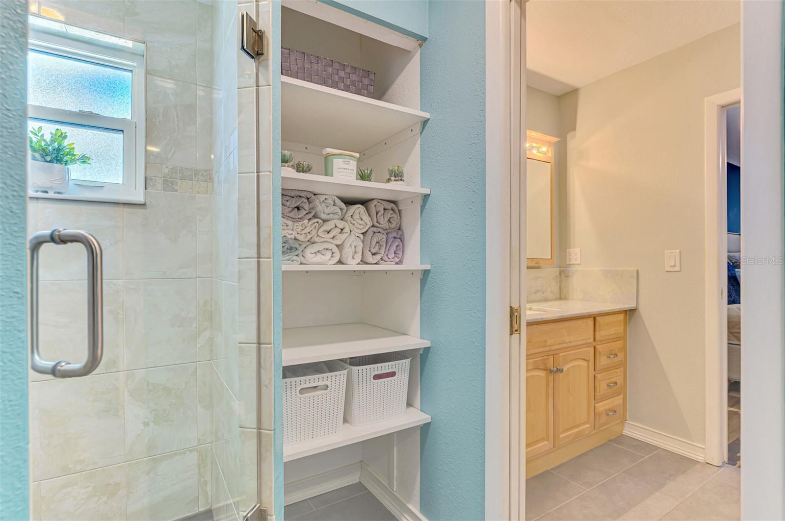 Image 46 of 100 For 829 Harbor Drive S