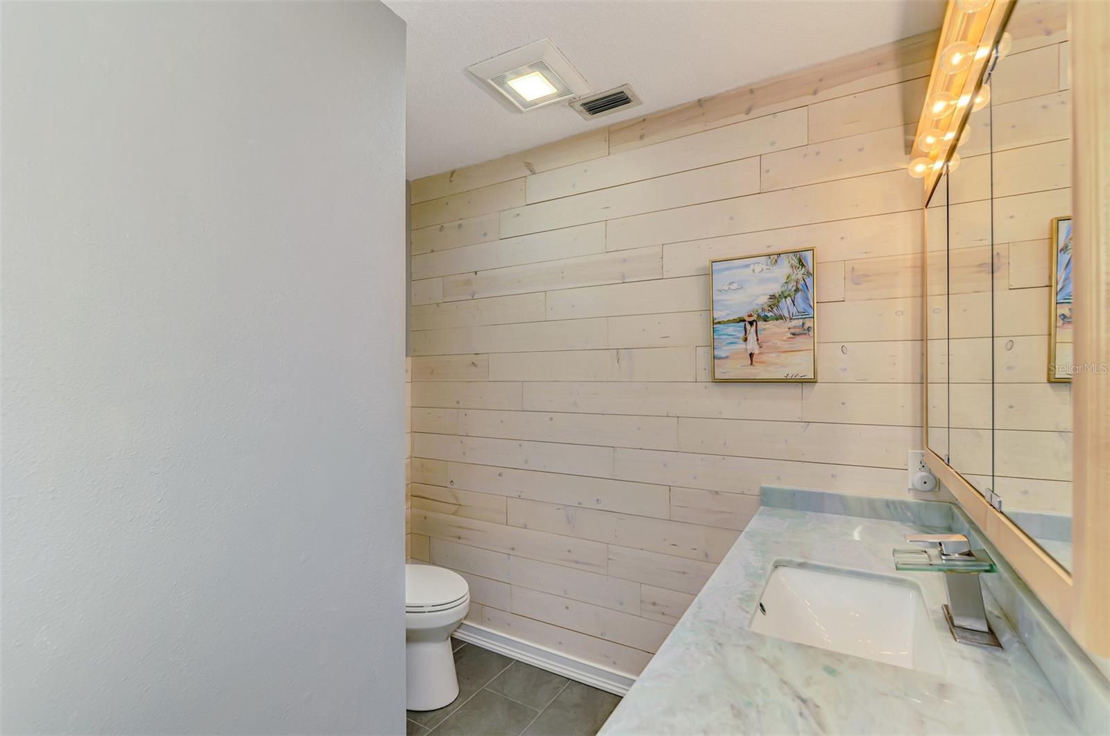 Image 50 of 100 For 829 Harbor Drive S