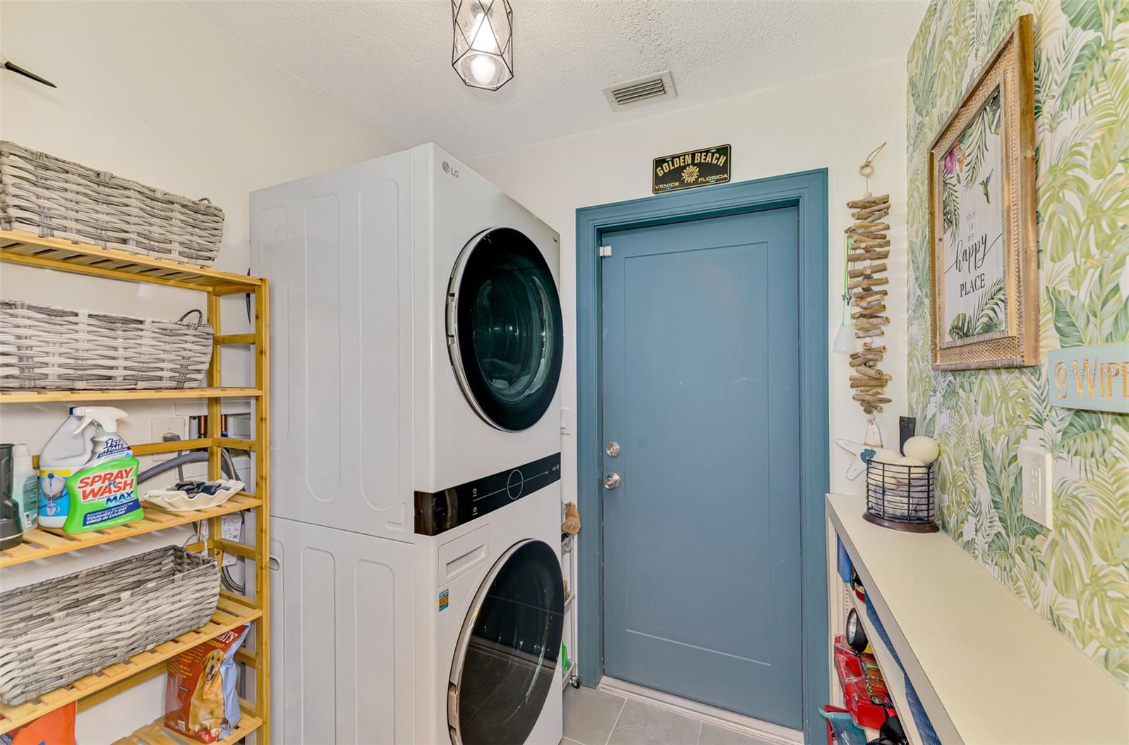 Image 54 of 100 For 829 Harbor Drive S